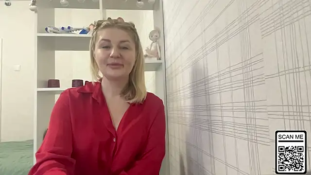 Blondie_xoxoxo Show in webcam