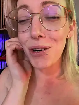 Lea-Kirsch live XXX chat