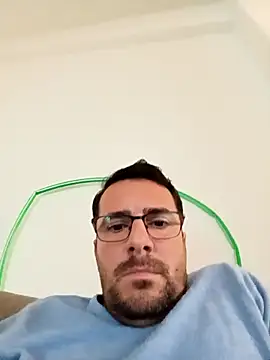 NatanCasad0: διαδικτυακό σόου στην κάμερα