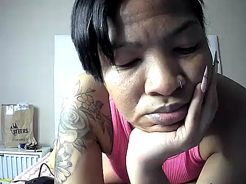 SexyPettiteDonna Adlı Modelin Canlı XXX Sohbeti