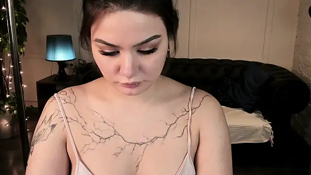 Dark_Moni Adlı Modelin Canlı XXX Sohbeti