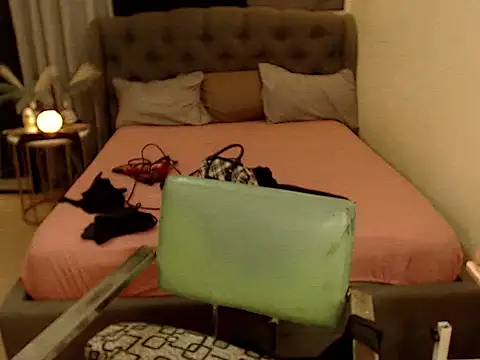 Chat +18 de GODDESSxBELLA ao vivo