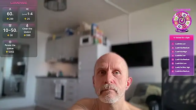 JakeAtHome: вебкам-шоу