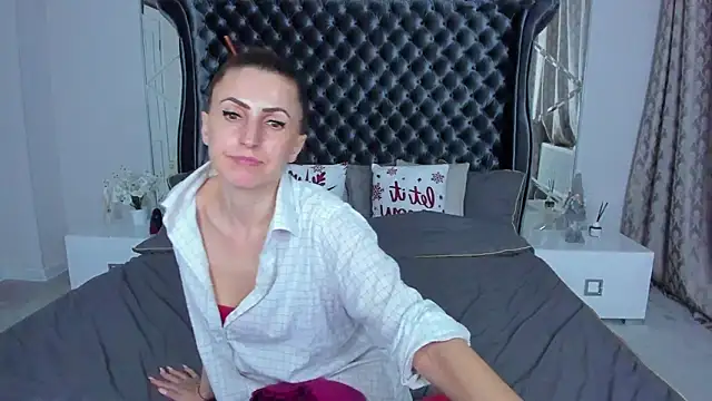 Rebecca_Diamond élő XXX-chatje