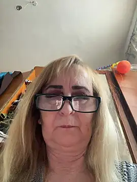 Show de Irina2909@xh na webcam