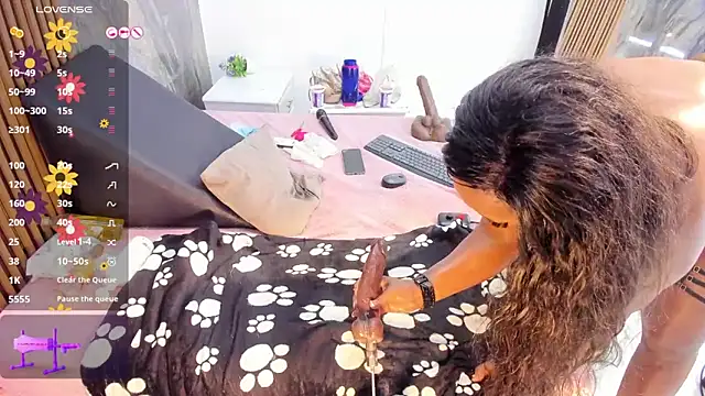 LauraSaenz01 Chat XXX in diretta