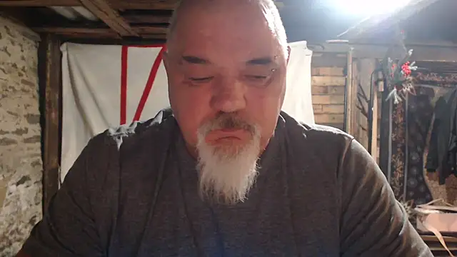 Newfiesausage1972 Adlı Modelin Web Kamerası Şovu