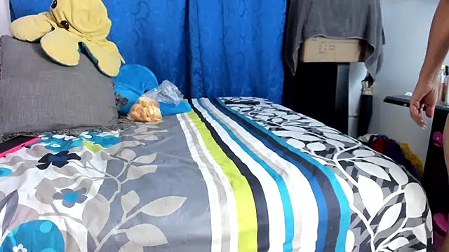 XXX chat uživo modela BlowMommy_