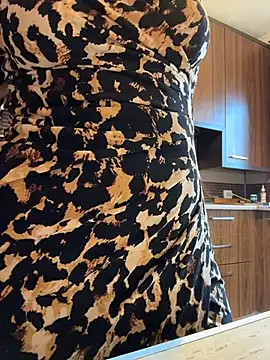 XXX chat uživo modela Hotmomcheckk_