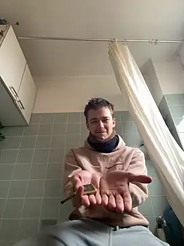 Toyjungee élő XXX-chatje