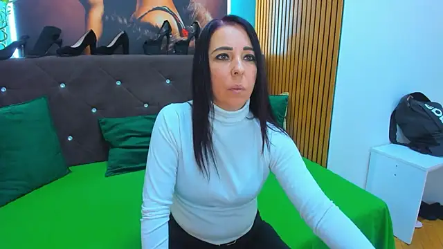 LauraSiinのライブXXXチャット