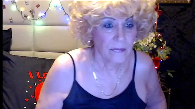 HappyWomanOn's Live XXX Chat