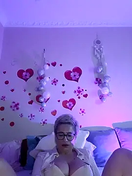 XXX chat uživo modela BellaBellaHot