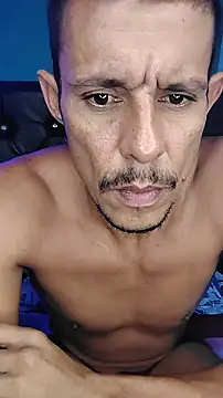 juanmaur22's Live XXX Chat