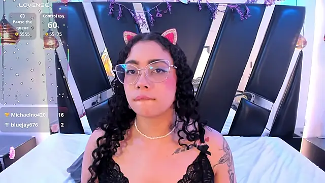 antonelllepiercee: онлайн-секс-чат