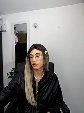 Andy_Roses Chat XXX live