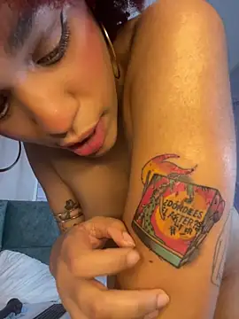 loladupont: διαδικτυακό σόου στην κάμερα