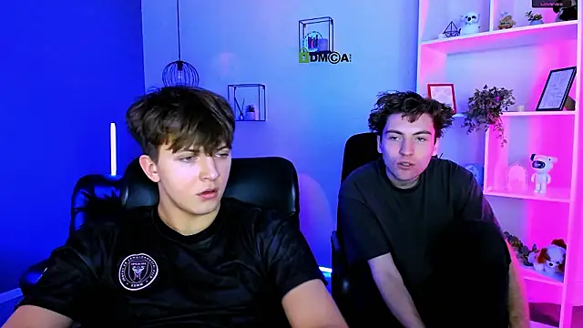 travis_wolf_ Chat XXX in diretta