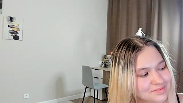 KeenaFigg: онлайн-секс-чат