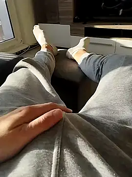 Pokazy przed kamerką – MlodyDres