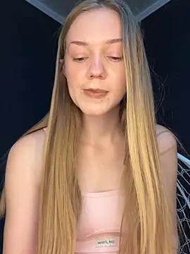 MilaMoone Adlı Modelin Canlı XXX Sohbeti