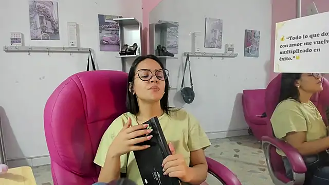 CAMILA--REYのライブXXXチャット