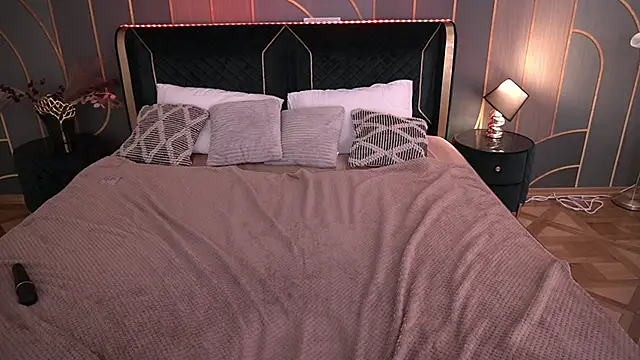 Chat +18 de NikkiGoldSide ao vivo