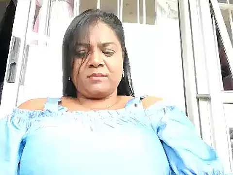 IndianDelia Pertunjukan Webcam