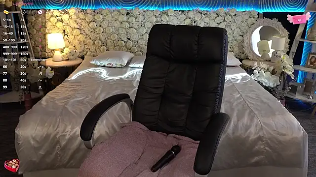 FoxyShy's Live XXX Chat