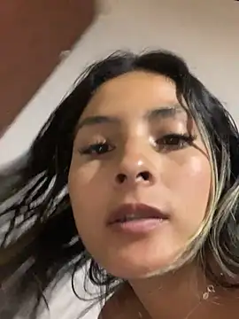 Show modela Cami_Leon2 na web-kameri