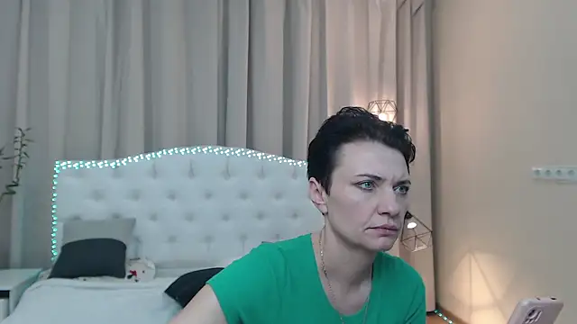 Chat +18 de AvaSaturnian ao vivo