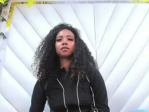 Chat XXX en directo de Lunaa_Brunettee