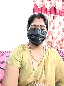 tamil-aunt Show in webcam