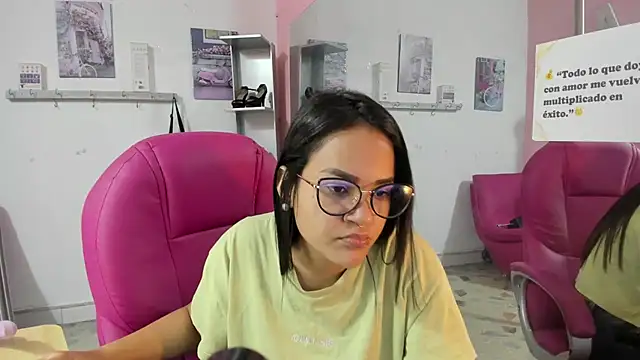 Chat XXX en directo de CAMILA--REY