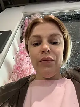 XXX chat uživo modela HarrietDart