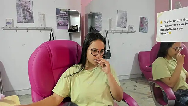 Chatroom XXX en direct de CAMILA--REY