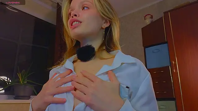 sinteas Adlı Modelin Canlı XXX Sohbeti