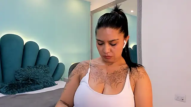 sharlott18のライブXXXチャット