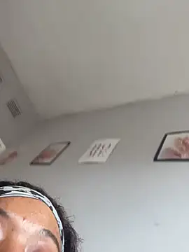 StripButterfly69 Adlı Modelin Canlı XXX Sohbeti