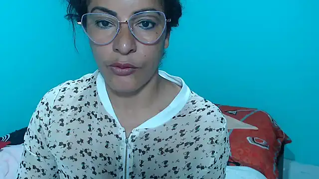 kateleyagrey Adlı Modelin Canlı XXX Sohbeti