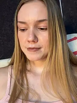 MilaMooneのライブXXXチャット