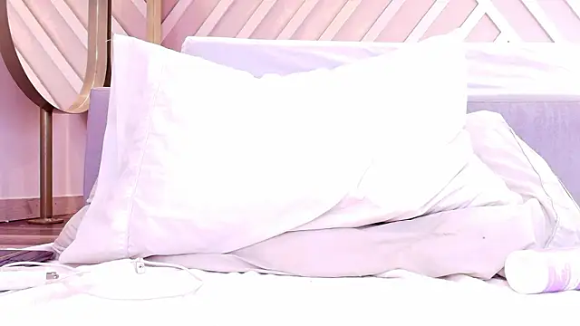 Emily_Monroe_ Adlı Modelin Canlı XXX Sohbeti