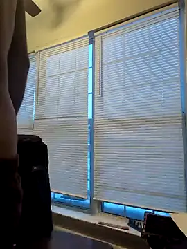 TheGoldenBoldy321: διαδικτυακό σόου στην κάμερα