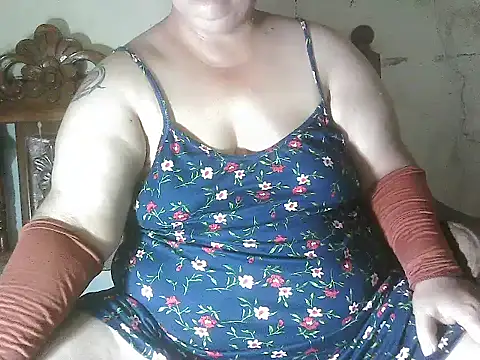 bigmommaxxx81's Live XXX Chat