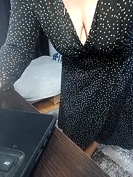 EllaLove2277 élő XXX-chatje