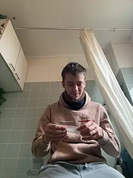 Chat +18 de Toyjungee ao vivo