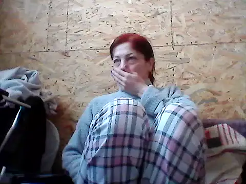 Milana38: διαδικτυακό σόου στην κάμερα