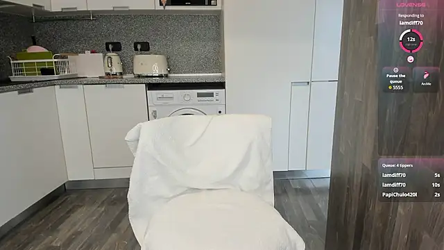 Alenaxoo 网络视讯表演