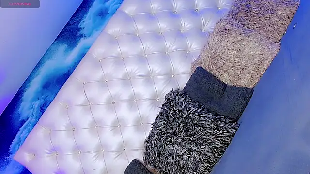 babyAnthonella: διαδικτυακό σόου στην κάμερα