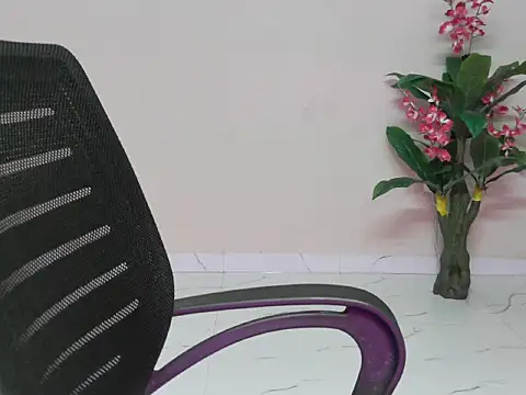 Saanvi_01 Adlı Modelin Canlı XXX Sohbeti